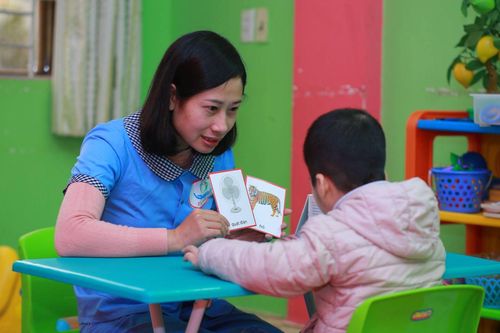 Hỗ trợ trẻ tự kỷ lứa tuổi mầm non