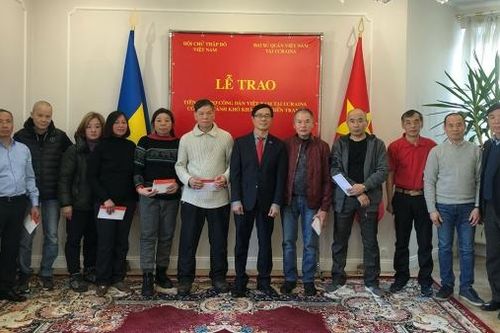 Hỗ trợ công dân Việt Nam tại Ukraine có hoàn cảnh khó khăn do xung đột