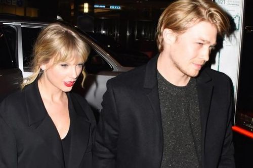 Taylor Swift chia tay bạn trai sau 6 năm gắn bó