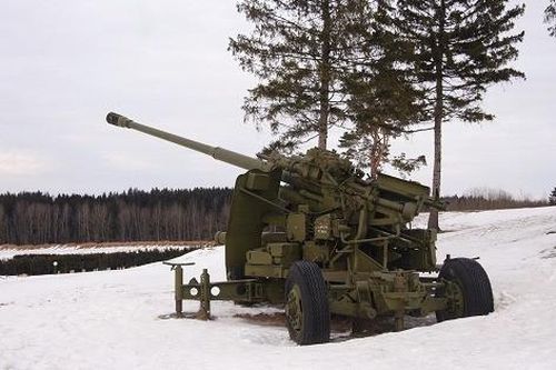 Cận cảnh Ukraine sử dụng pháo phòng không 'cực hiếm' sản xuất từ năm 1949
