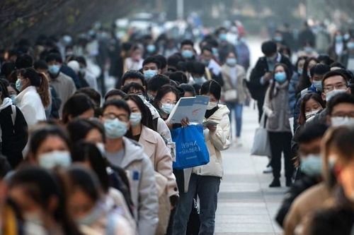 Cha mẹ ép thi công chức 5 năm, cô gái Trung Quốc phải vào viện tâm thần