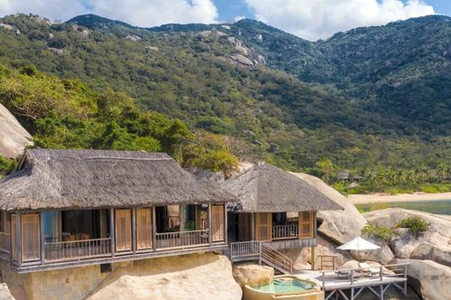 Hoa hậu Ngọc Hân nhận lương gần 1 tỷ đồng tại công ty bất động sản