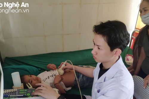 Hơn 1.000 trẻ em nghèo ở Nam Đàn, Tương Dương được khám, cấp thuốc miễn phí