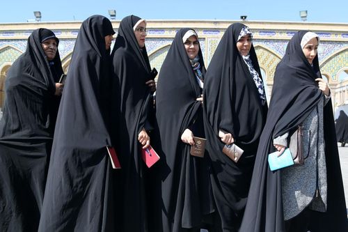 Iran: Lắp camera xử phạt phụ nữ vi phạm quy định về trang phục Hồi giáo