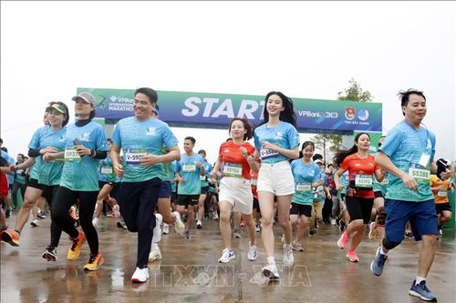 Trên 2.000 vận động viên đua tài chinh phục đỉnh Yên Tử