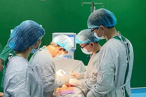 Đà Nẵng: Bóc thành công khối u khổng lồ cho bệnh nhân gần 70 tuổi