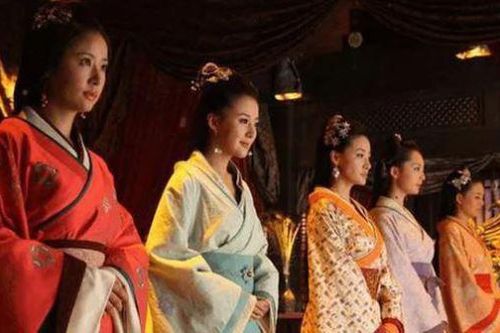 Ai là người dạy Hoàng đế tương lai cách nối dõi tông đường? Có 3 nhóm người làm nhiệm vụ này, đáng thương nhất vẫn là cung nữ