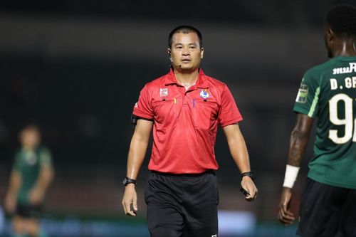 Bất thường trong việc xếp trọng tài bắt trận TPHCM và Hà Nội: Liệu có bị ai thao túng?