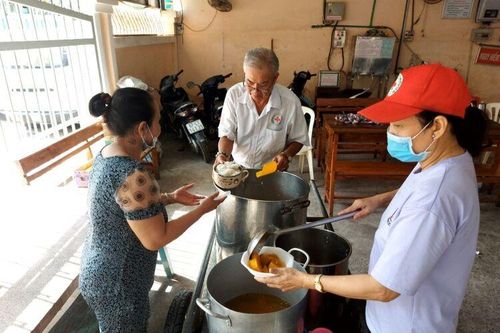 Chuyện ở 'bếp từ thiện' Cơ sở Nhân đạo xã hội bệnh viện tỉnh