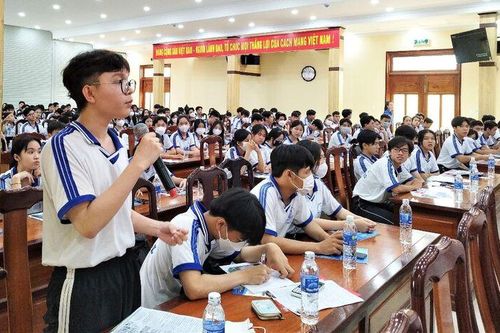 200 học sinh, đoàn viên TP. Châu Đốc được định hướng nghề nghiệp, việc làm và khởi nghiệp