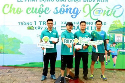100 vận động viên tham gia giải chạy 'BIDVRUN – Cho cuộc sống xanh'