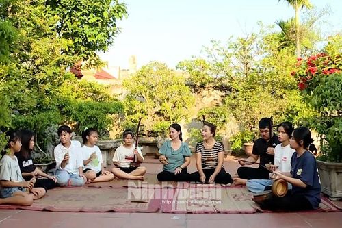 Những người trẻ mê hát xẩm cổ