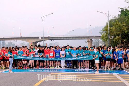 Gần 400 vận động viên tham gia Giải chạy BIDVRUN - Cho cuộc sống Xanh