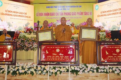 Ban Trị sự Phật giáo H.Củ Chi tổ chức trao giáo chỉ tấn phong giáo phẩm đến 37 Tăng Ni