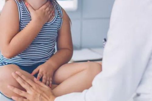 Suy giáp ở trẻ: Nguyên nhân, biểu hiện cha mẹ cần lưu ý