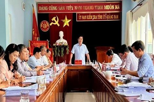 Buông lỏng quản lý, hai đời hiệu trưởng liên tiếp bị kỷ luật đảng