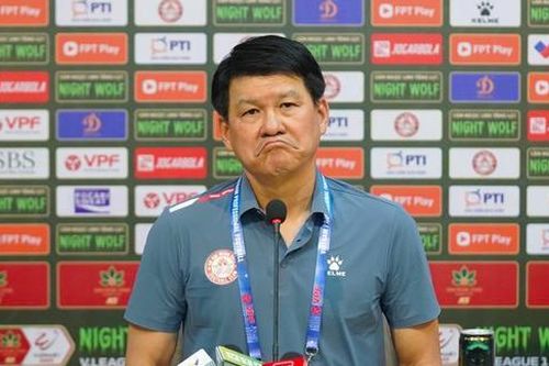 VFF cảnh cáo, phạt tiền HLV Vũ Tiến Thành