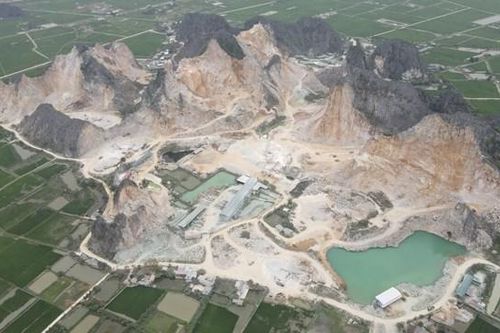 Chế tạo thuốc nổ để khai thác đá, quản lý cùng 13 thuộc cấp bị khởi tố