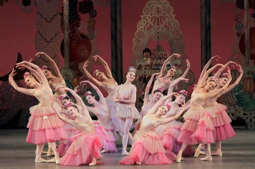 Sự thật đen tối đằng sau vẻ hào nhoáng của trường dạy múa ballet