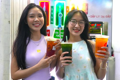 Tiệm 'trà sữa cây xăng' giá từ 20.000 đồng/ly ở TP.HCM