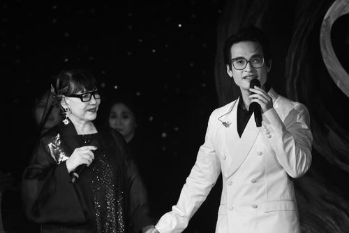 Trịnh Vĩnh Trinh song ca cùng Hà Anh Tuấn trong 'The Legend Concert 01 - Trịnh Công Sơn'