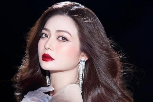 Kiều Anh gợi cảm, trẻ trung khó tin ở tuổi 42