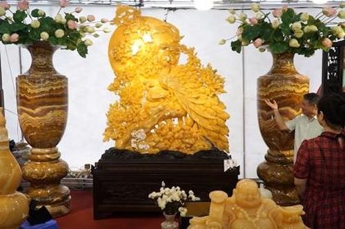 Cận cảnh bức 'phu thê viên mãn' bằng ngọc được định giá hơn 6 tỷ đồng