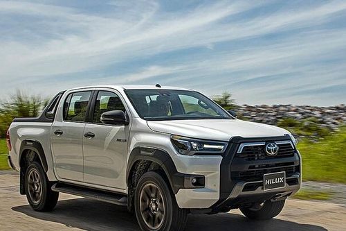 Toyota Hilux 2023 trở lại Việt Nam với động cơ dầu tiêu chuẩn Euro 5