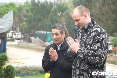 Dịp Tết Thanh minh đặc biệt của chàng rể Tây sau 5 năm lập gia đình