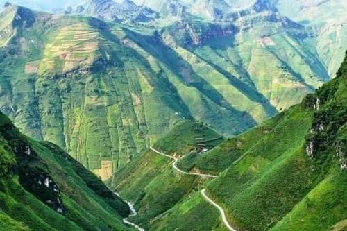 Dãy núi nào dài nhất Việt Nam?