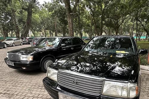 Vì sao Toyota Crown 24 năm của Văn phòng Chính phủ vẫn bán được giá 847 triệu?