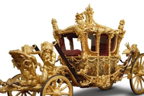 Anh dùng 3 vương miện, 2 cỗ xe trong lễ đăng quang của Vua Charles III