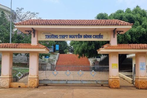 Bắt khẩn cấp một Hiệu trưởng trường THPT ở Đắk Nông