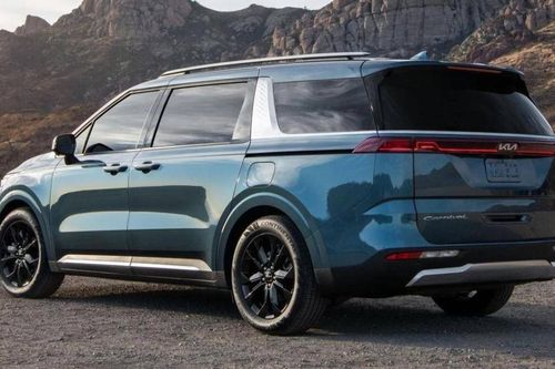 Triệu hồi Kia Carnival tại Mỹ do cửa trượt điện kém an toàn