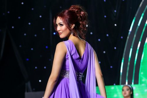 Chiếc váy 'bão tố' của Lan Khuê