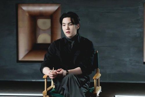 Thành viên BTS kết hợp với một cố nhạc sĩ trong album solo làm fan nổi da gà