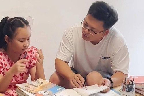 Nửa đêm, ông bố nhắn cho cô giáo 5 chữ khiến group chat phụ huynh sục sôi