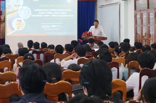 Tập huấn giảng dạy STEM cho giáo viên và học sinh THPT