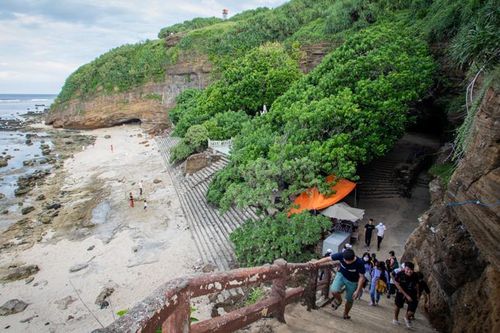 Chùa Hang trên đảo Lý Sơn
