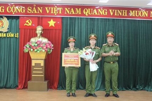 Khen thưởng vụ bắt đối tượng giả danh Công an chiếm đoạt gần 500 triệu đồng