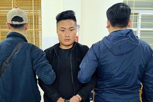 Chạy xe bán tải chở 2 bánh heroin đi bán