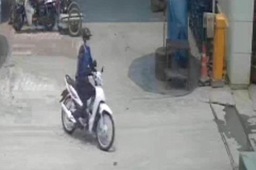 Dàn cảnh lẻn vào công ty trộm xe máy