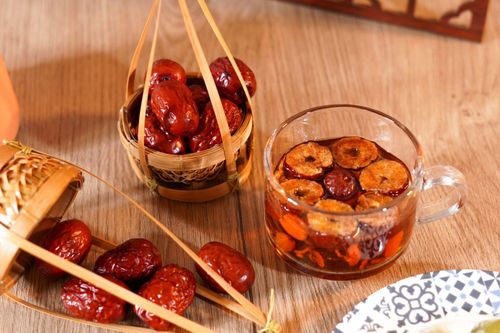 Cách pha trà táo đỏ khô bổ dưỡng, tốt cho sức khỏe