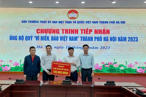 Cơ quan Liên đoàn Lao động thành phố Hà Nội ủng hộ quỹ 'Vì biển, đảo Việt Nam'