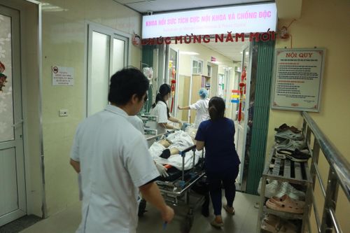 Vụ tai nạn liên hoàn ở Tây Hồ: Bé 3 tuổi thoát nguy kịch, một người vẫn hôn mê sâu
