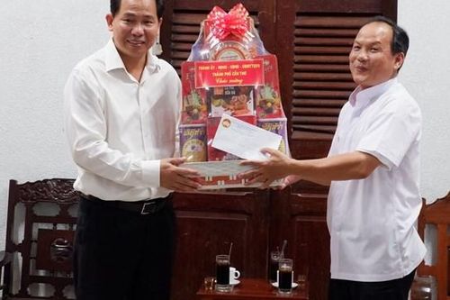 Cần Thơ: Lãnh đạo thành phố thăm chúc mừng lễ Phục sinh