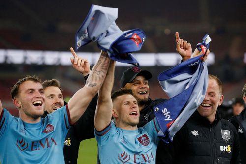 Cuộc đua thăng hạng Premier League 2023/24 diễn ra kịch tính