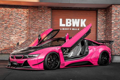 BMW i8 độ thân rộng có giá gần 100.000 USD