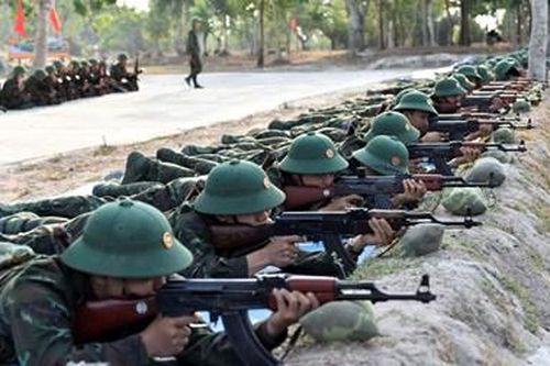Chiến sĩ mới hăng say luyện rèn