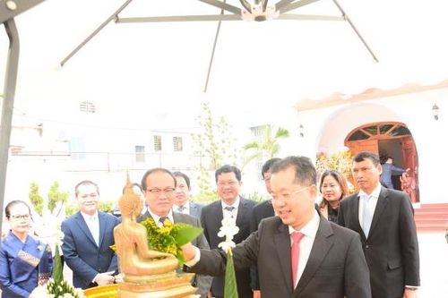 Bí thư Thành ủy Đà Nẵng thăm, chúc mừng Tết cổ truyền của Lào